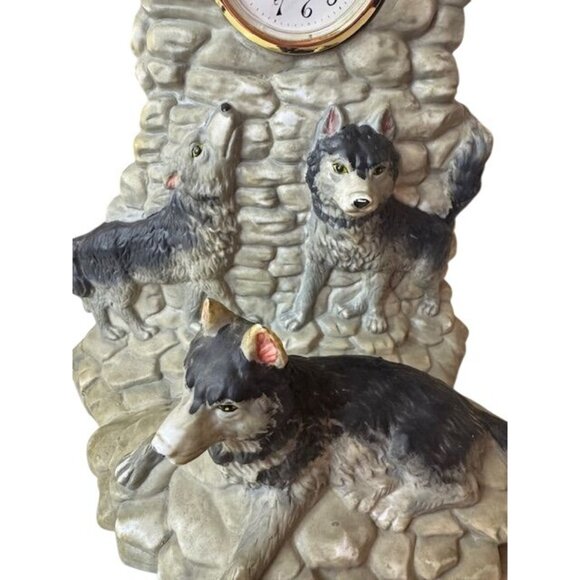 Wolf Figurine Quartz Clock On Stone Base With Three Wolves - Picture 3 of 9